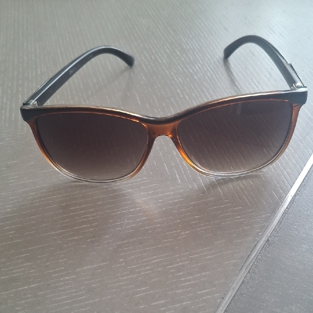 Stylish Black and Brown Sunglasses Piranha
